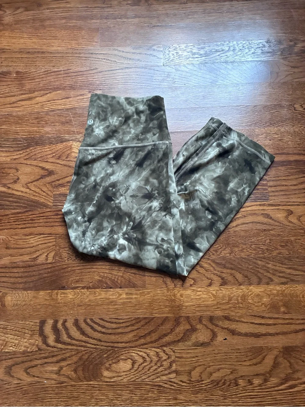 Lululemon women’s Olive Tie-Dye Leggings
